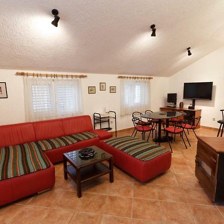 Apartmani Rasan Malinska Buitenkant foto