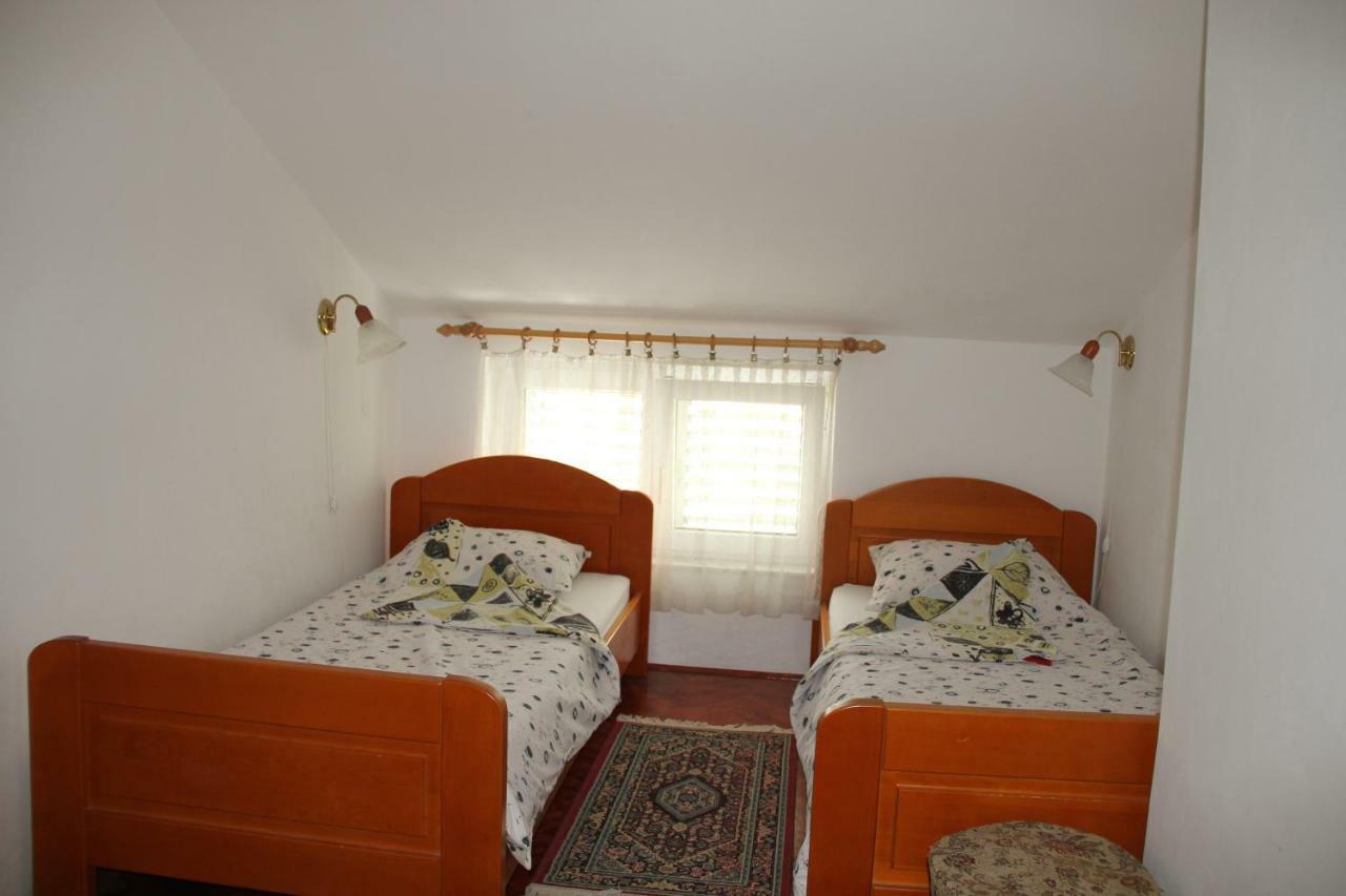 Apartmani Rasan Malinska Buitenkant foto