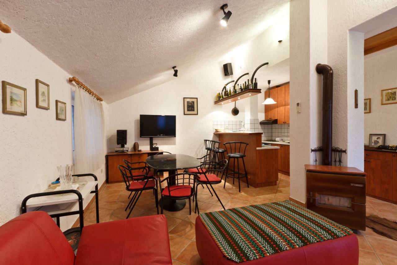 Apartmani Rasan Malinska Buitenkant foto