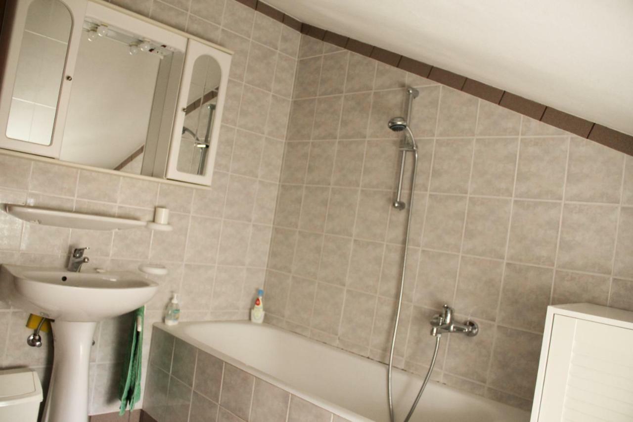 Apartmani Rasan Malinska Buitenkant foto